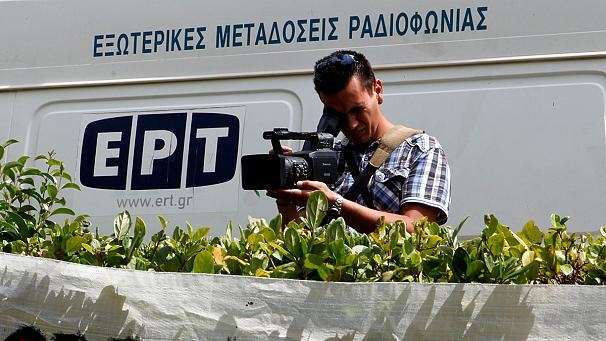Grecia, prime trasmissioni “live” per la nuova (momentanea) tv pubblica