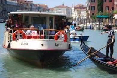 Venezia. Scontro vaporetto con gondola. Muore turista tedesco