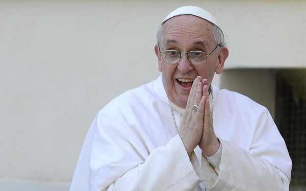 Papa Francesco: Non si può seguire Dio e il denaro. Non è comunismo ma Vangelo puro