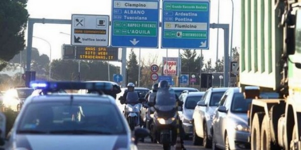 Roma. Incidente sul Gra. Auto finisce sotto tir. 2 morti, 1 ferito gravissimo