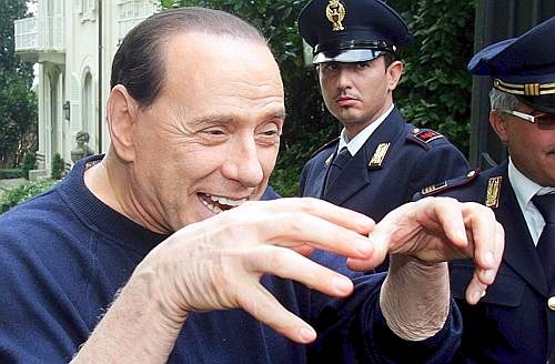 Berlusconi candidato premier? L’obiettivo del Pdl con la tattica del rinvio