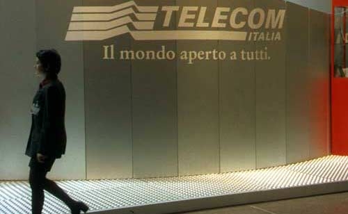 Telecom alza bandiera spagnola. Pd e Pdl, il governo riferisca alle Camere