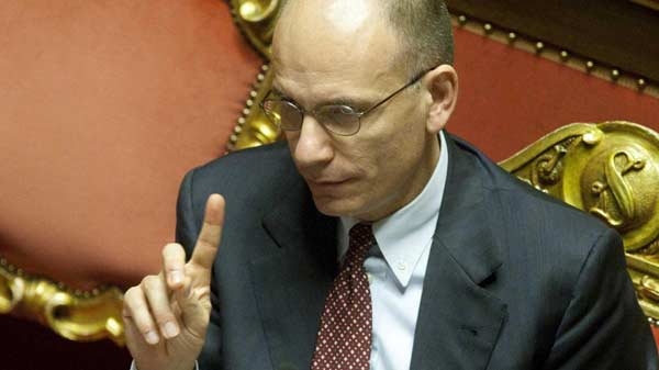 Fiducia a Letta. Berlusconi sconfitto, cerca di “sporcare” il voto e si aggrega