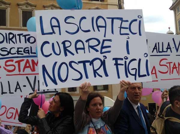 Milano. Protesta movimento pro stamina. Lorenzin: “errore portare il caso in Parlamento”