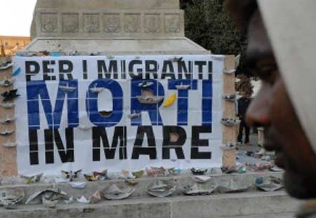 Naufraga barcone a Lampedusa. Strage di immigrati, 94 vittime, 250 dispersi