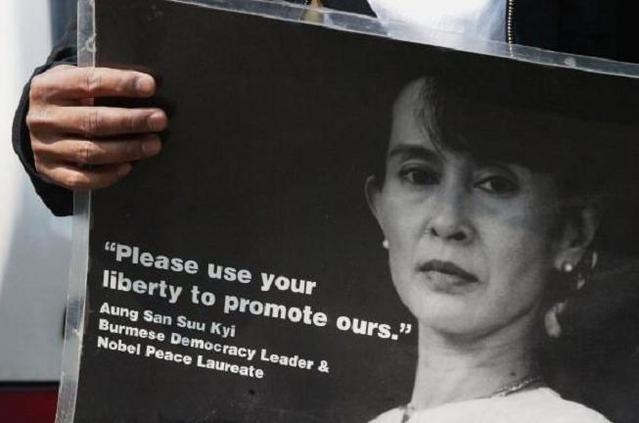 Aung San Suu Kyi. Commossa ringrazia l’Italia, certa che continuerà  a sostenerci