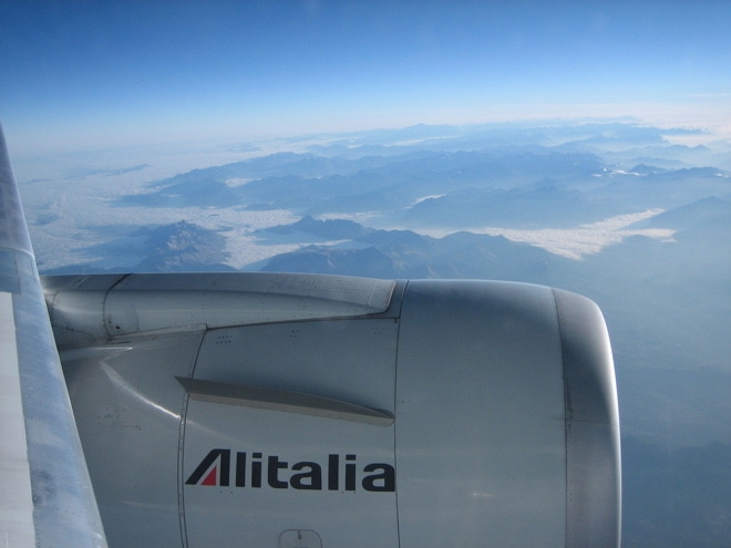 Alitalia, aumento capitale da 300 milioni di euro. Cda dimissionario