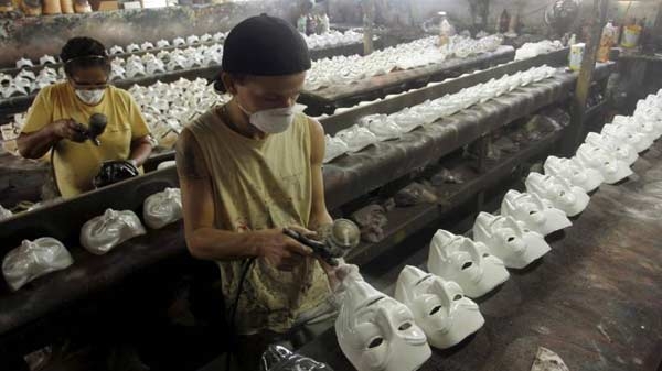 La maschera di Guy Fawkes fatta da lavoratori sfruttati?