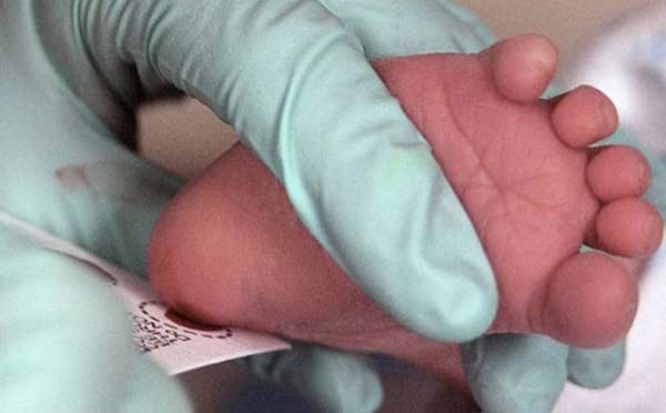 Screening neonatale. Il destino di una vita in una goccia di sangue