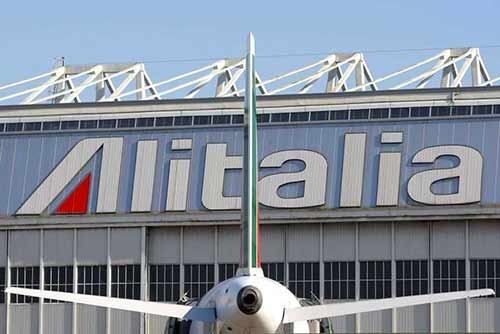 Alitalia. Domani presentazione del piano industriale. Tagli a stipendi e 1500 esuberi