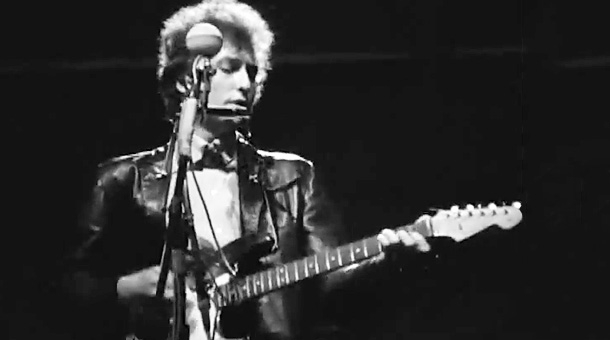 Venduta all’asta la chitarra di Bob Dylan per quasi un milione di dollari