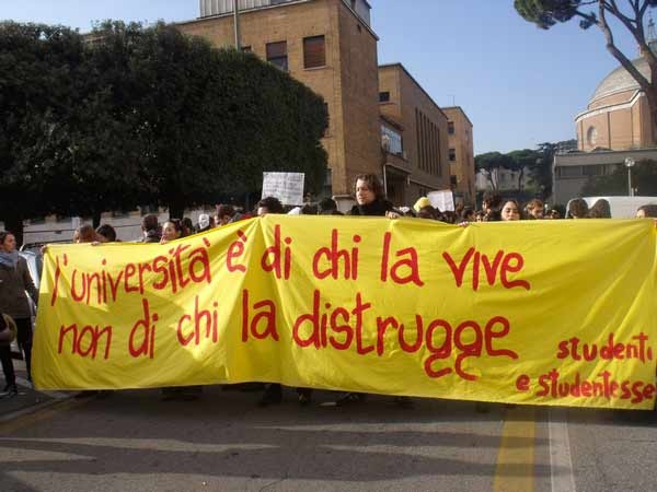 Università la Sapienza. Proteste e scontri tra studenti e Polizia. LE FOTO