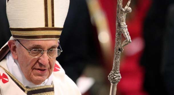 Papa Francesco celebra l’Immacolata, centinaia di fedeli a Piazza di Spagna