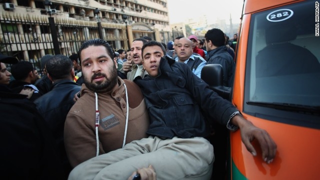 Tre esplosioni al Cairo gettano la capitale nel caos