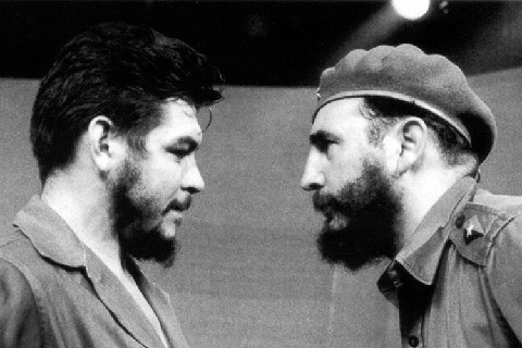 Incontro Renzi-Berlusconi: Che Guevara e Fidel Castro abbandonano il quadro