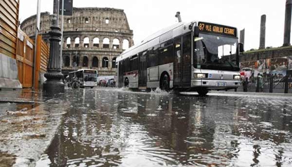 Maltempo. Ancora disagi a Roma, ma i livelli dei fiumi diminuiscono