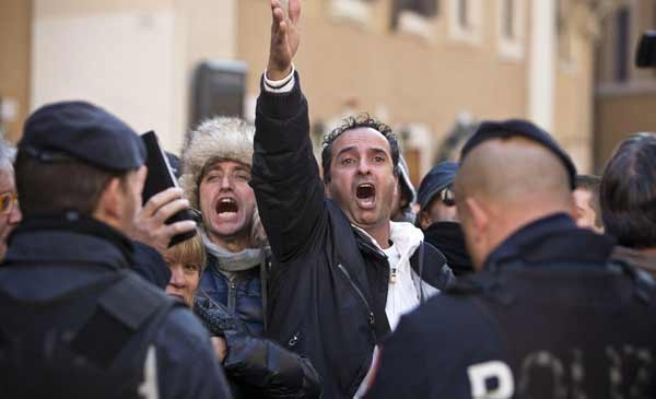 I forconi protestano davanti Montecitorio. 11 fermati. Ecco il comunicato