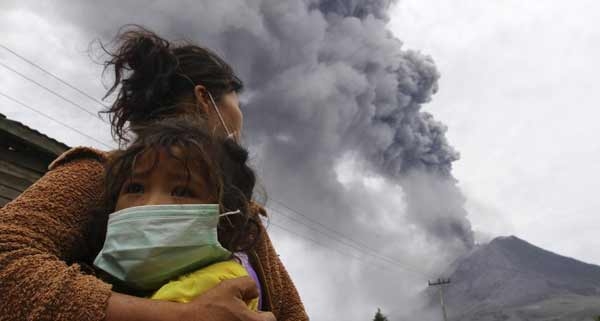 Indonesia. Eruzione vulcano Sinsbung, almeno 15 vittime