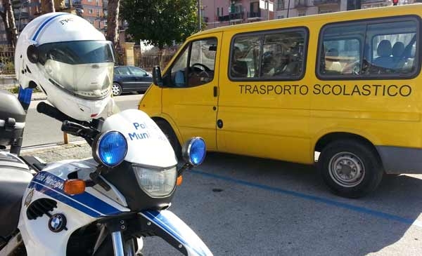 Assistenti al trasporto scolastico di Fiumicino senza stipendio