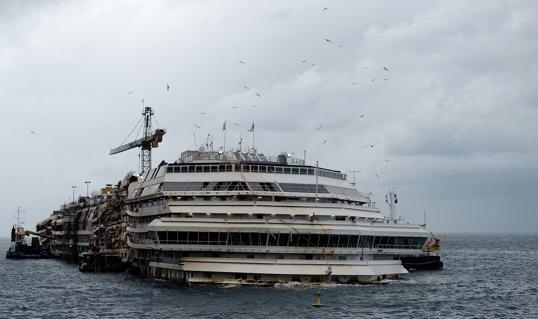 Costa Concordia: il ritorno a bordo, dopo più di due anni, dell’ex comandante Schettino