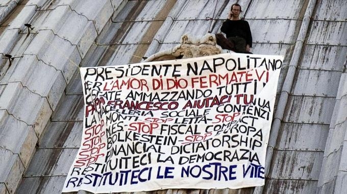 Imprenditore sale su cupola San Pietro per protestare contro il governo
