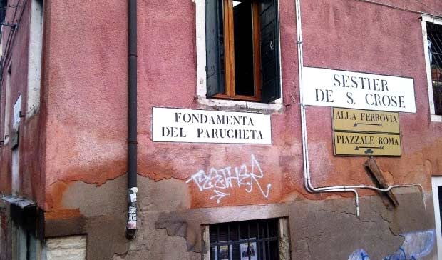 Venezia, si accende la battaglia sul dialetto delle calli