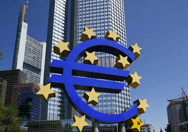 Prezzi in calo e rischio deflazione, attese per la riunione BCE