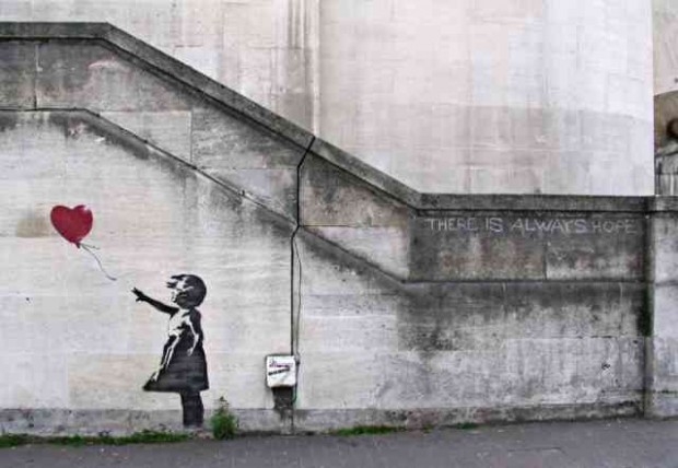 Banksy è con la Siria: la sua bambina si fa simbolo. IL VIDEO
