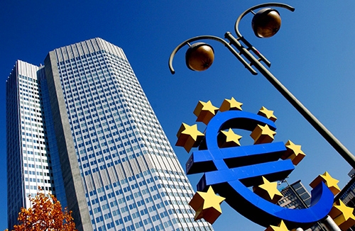 Dis-inflazione BCE: aumenta il peso del debito, frena la ripresa
