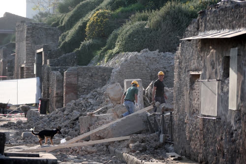 Pompei crolla ancora. La città distrutta dall’indifferenza