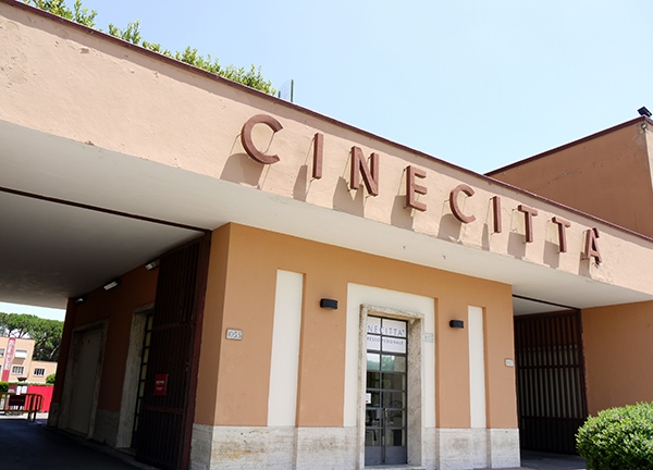 Cinecittà. Deluxe Italia licenzia tre lavoratori e ne “restituisce” 40 al laboratorio sviluppo