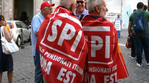 I pensionati di Cgil, Cisl e Uil contestano la ‘cura’ Renzi