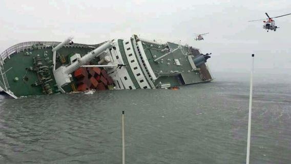Sud Corea. Naufraga traghetto. 2 morti, 300 dispersi