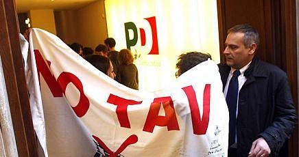 Tav. Nuovo attacco a sede PD a Torino