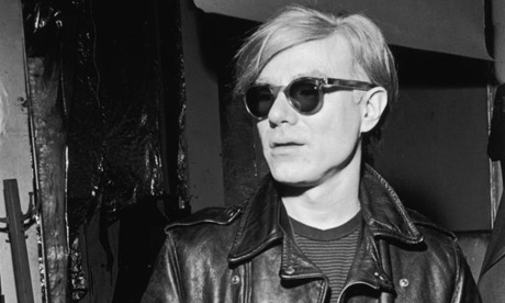 Warhol, tra ironia, disagio e connivenza cattura la società dei consumi