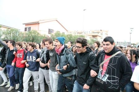 Gli studenti contestano il governo. Il nunero chiuso non è salutare