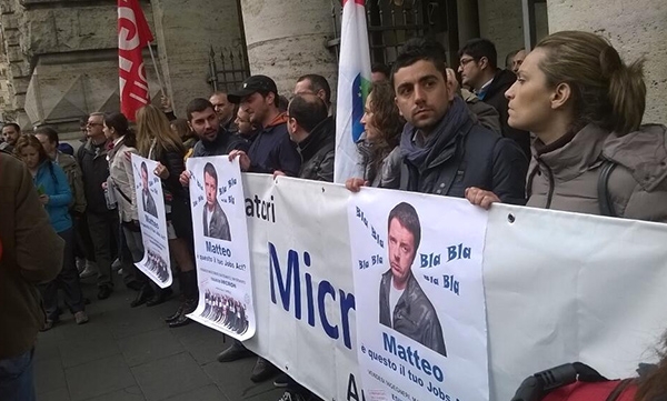 Micron. Manifestazione dei dipendenti sotto Palazzo Chigi.
