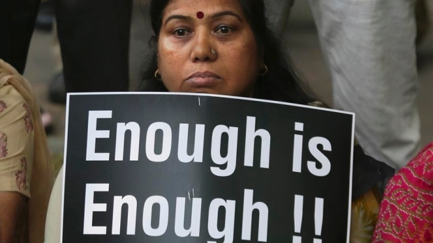 India. Stuprate dal branco a 14 e 15 anni e trovate impiccate