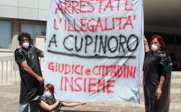 Cupinoro. Flash mob dei comitati a sostegno della Procura di Civitavecchia