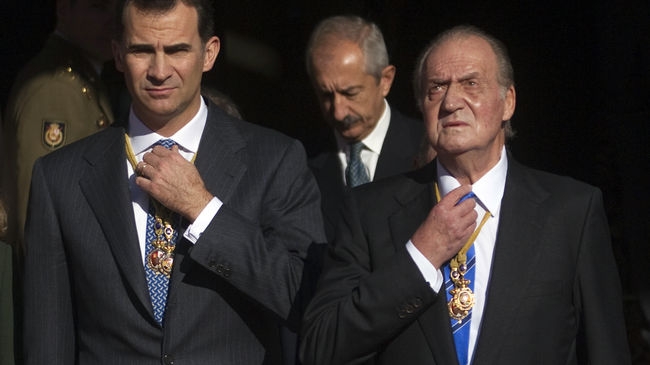 Spagna. Juan Carlos abdica per Felipe