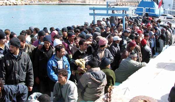 Immigrazione. Tratti in salvo 1.100 profughi al largo di Lampedusa