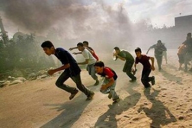Gaza. Nuovi raid, oltre 200 vittime. Uccisi quattro bambini sulla spiaggia