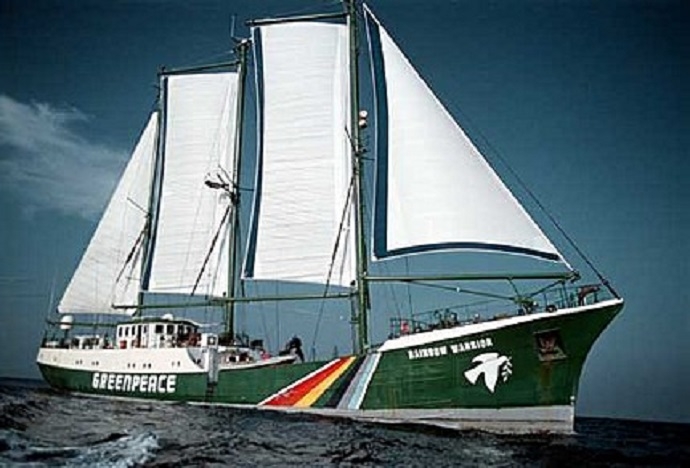 Greenpeace tour, ‘Non è un Paese per fossili’. La nuova rainbow warrior a Reggio Calabria