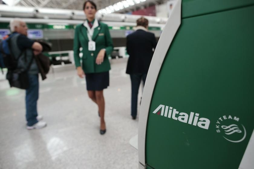 Alitalia, grande caos. I lavoratori non votano al referendum, sindacati spaccati