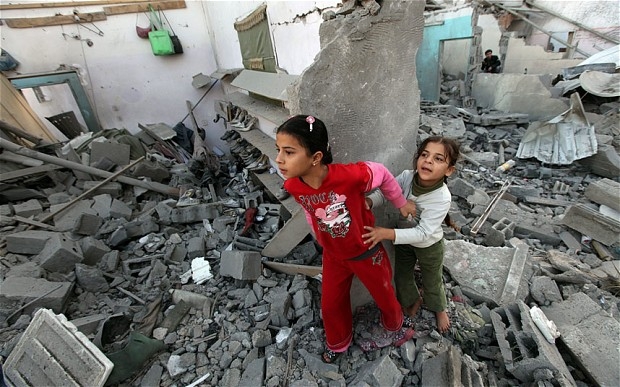 Gaza. Notte di raid, i morti salgono a 1.113. Colpita l’unica centrale elettrica