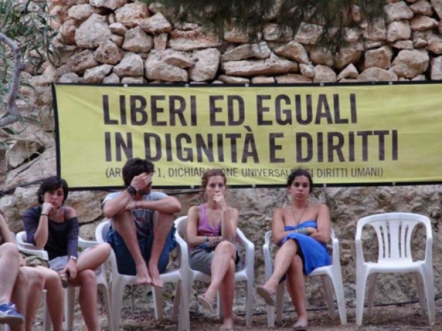 Immigrazione. A Lampedusa la veleggiata dei diritti umani di Amnesty International