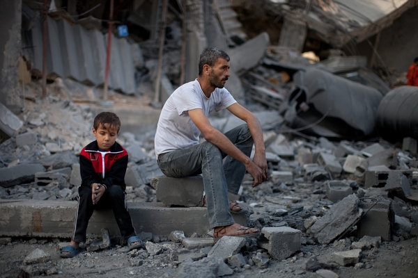 Gaza. Le vittime salgono a 1.300. 182 mila profughi. Bombardata una scuola