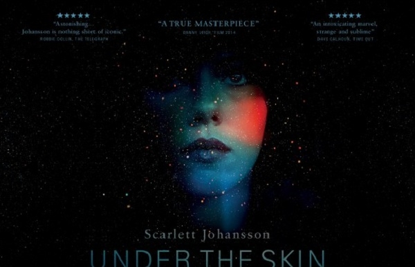 “Under the skin”. La sensualità aliena che mette a nudo gli uomini. Recensione. Trailer