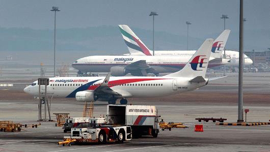 Malaysia Airlines cambia rotta e taglia 6 mila posti di lavoro. VIDEO
