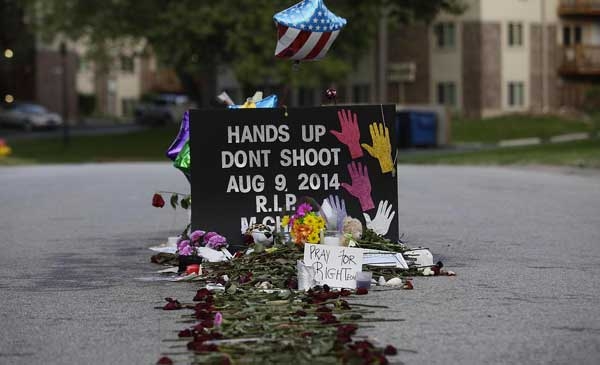 Usa. A Ferguson i funerali di Michael Brown. IL VIDEO